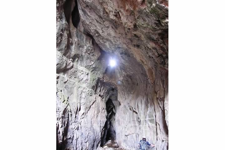 P12_CuscoLightCave